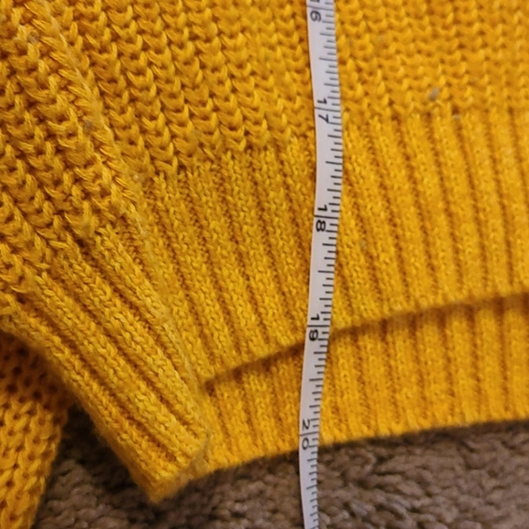 Really pretty cropped sweater - Picture 4 of 5